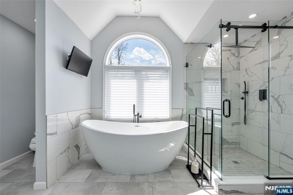 18 Renshaw Drive Montville, NJ 07045 - Photo 24 of 46 a spacious bathroom with a bathtub and next to a window