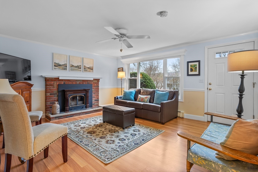 44 Beach Point Road Lancaster, MA 01523 - Photo 4 of 28