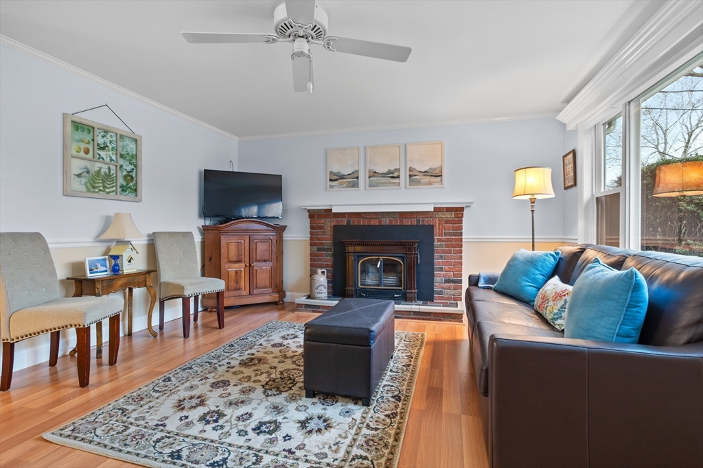 44 Beach Point Road Lancaster, MA 01523 - Photo 5 of 28