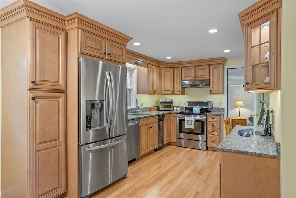 44 Beach Point Road Lancaster, MA 01523 - Photo 10 of 28