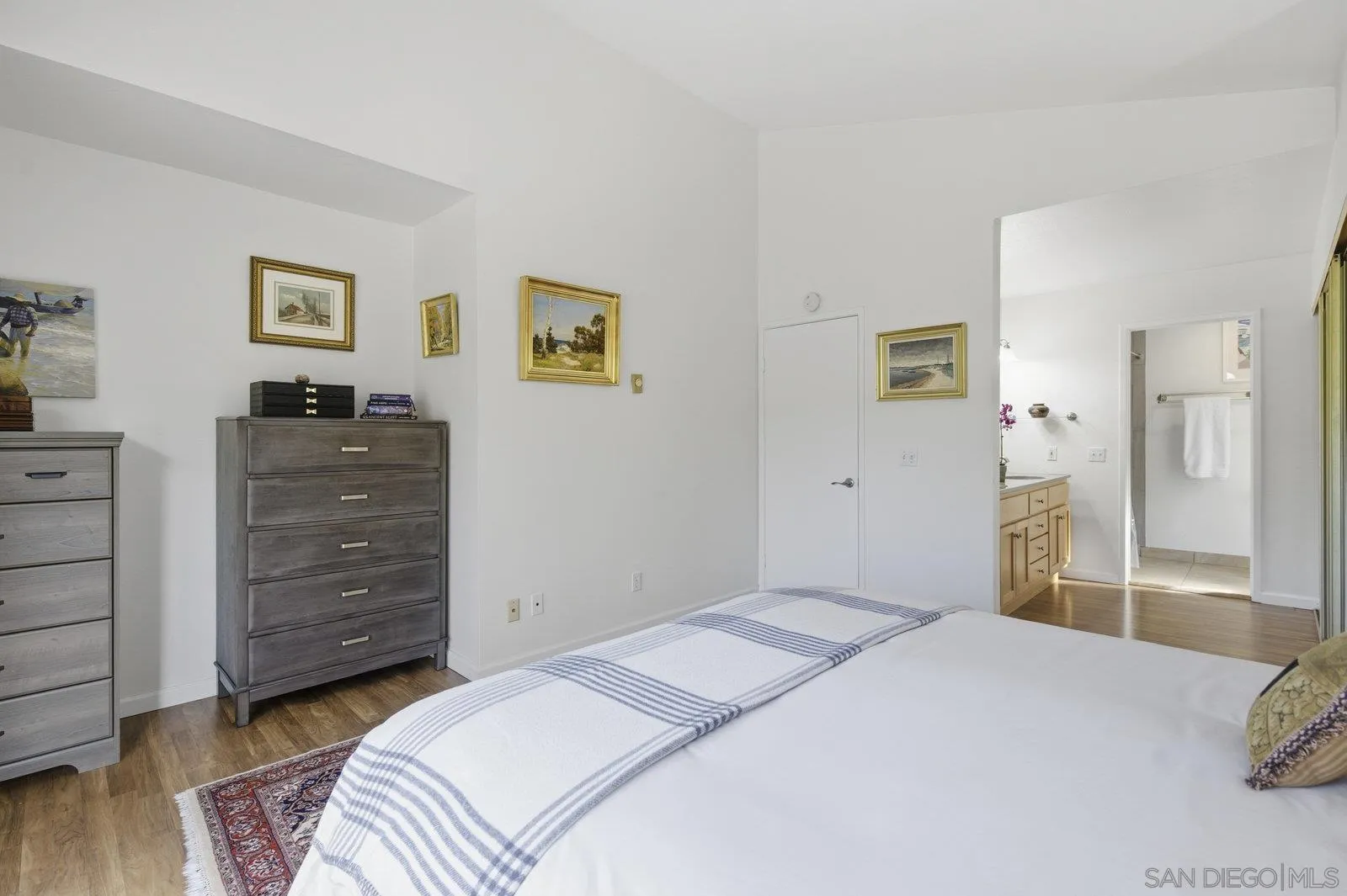 2742 Ariane Drive, Unit 153 San Diego, CA 92117 - Photo 23 of 43 a bedroom with a bed and a dresser