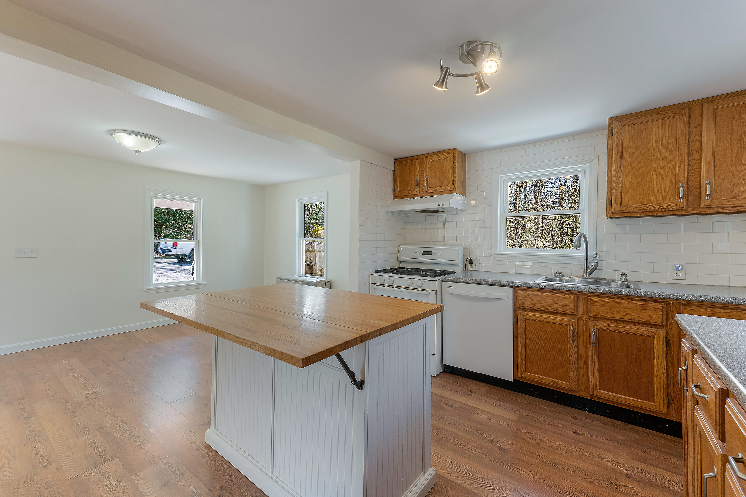 154 Middlesex Road Topsham, ME 04086 - Photo 15 of 36 Kitchen