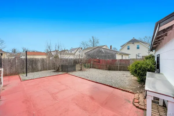 a view of a small yard in front of a house