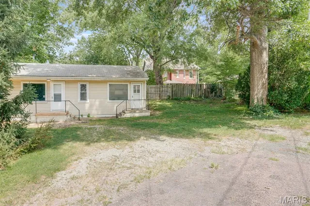 $124,300 | 3 Wabash Place, Belleville, IL 62220