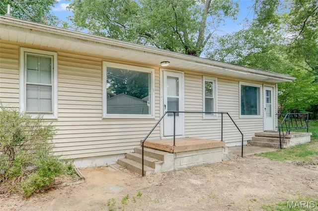 $124,300 | 3 Wabash Place, Belleville, IL 62220