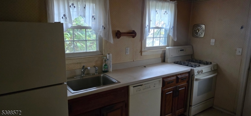 7 Iroquois Road Cranford, NJ 07016 - Photo 5 of 6