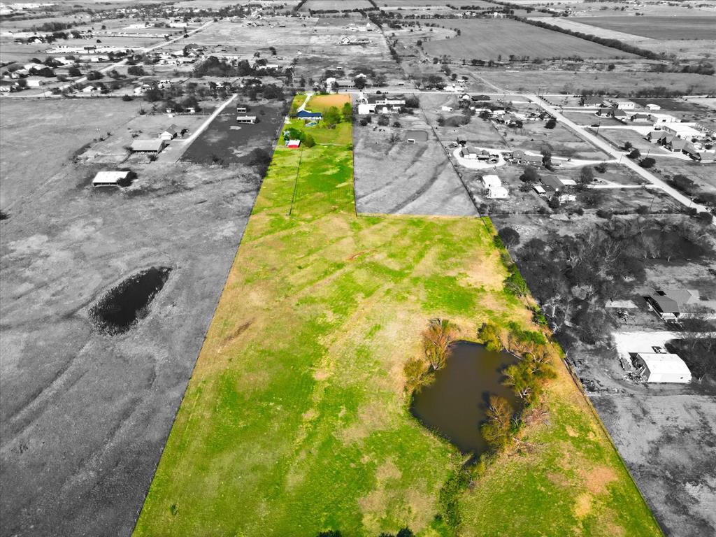 3873 Lois Road East Sanger, TX 76266 - Photo 36 of 40 a swimming pool with lawn chairs