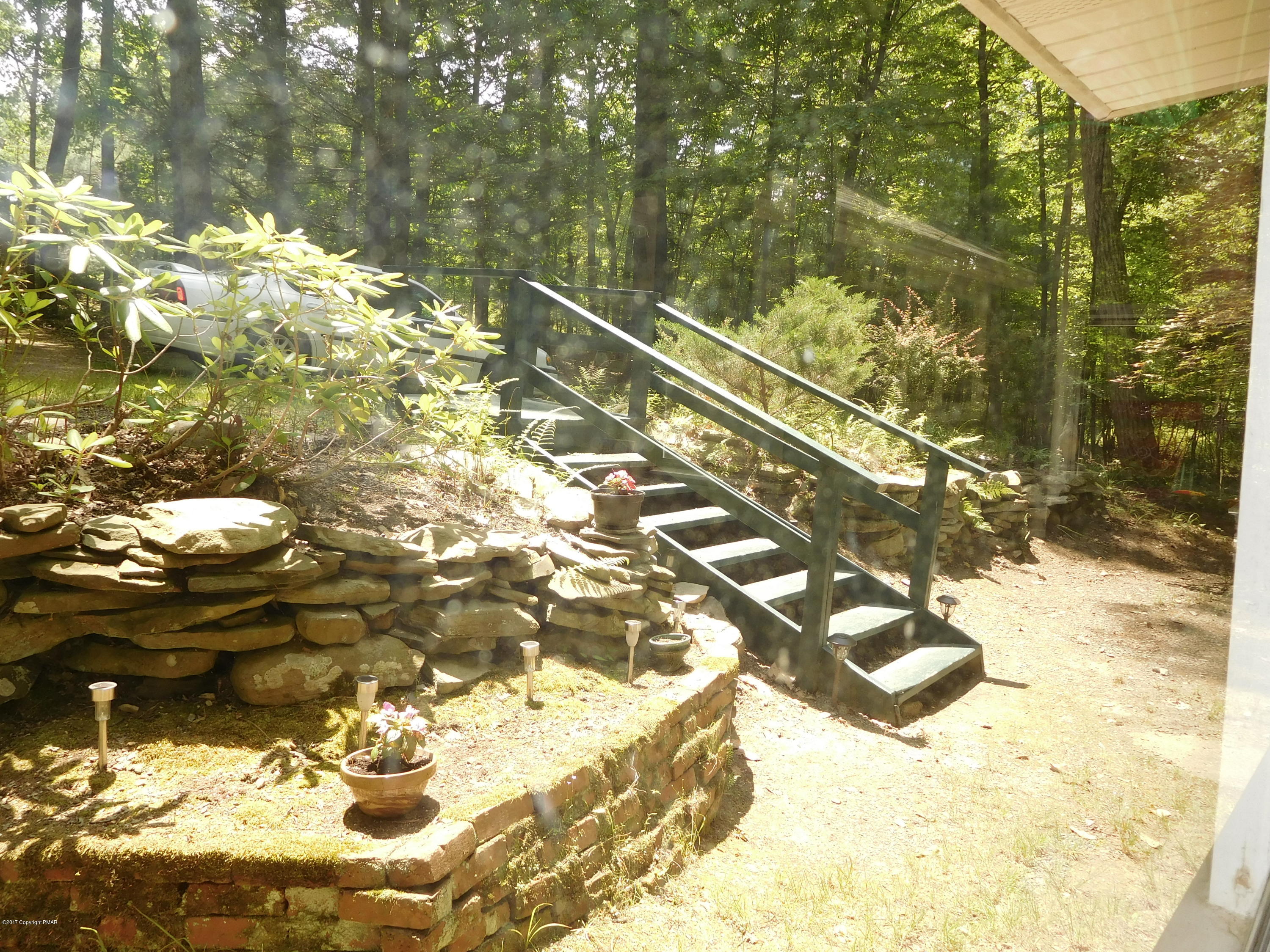 286 Rown Road East Stroudsburg, PA 18302 - Photo 5 of 21 front steps to parking