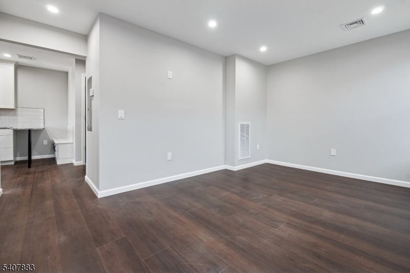 266 Morris Avenue, Unit 2 Springfield, NJ 07081 - Photo 10 of 23