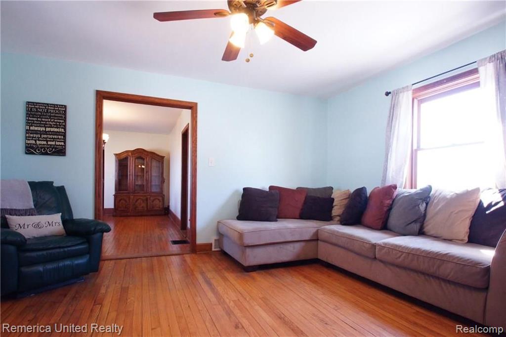 9803 Meskill Road Columbus, MI 48063 - Photo 6 of 44