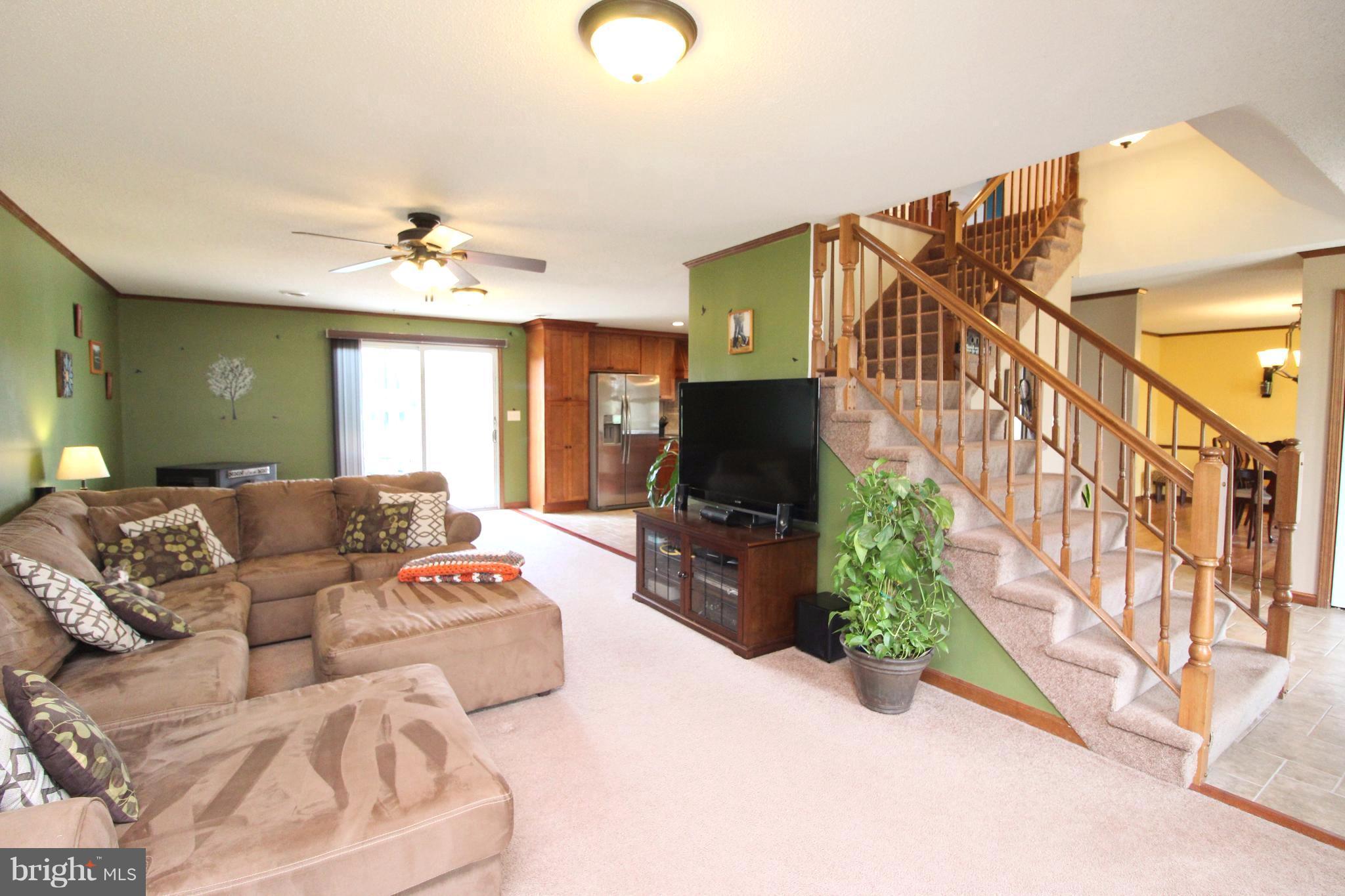 12640 Keymar Road Keymar, MD 21757 - Photo 16 of 30 Living Room