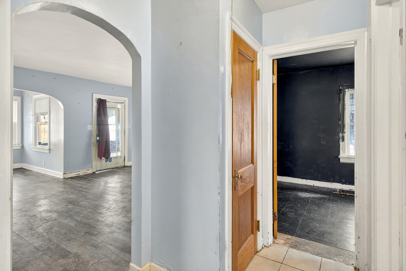 2823 Ridgeway Avenue Rockford, IL 61101 - Photo 18 of 28 a view of an empty room with closet and a mirror