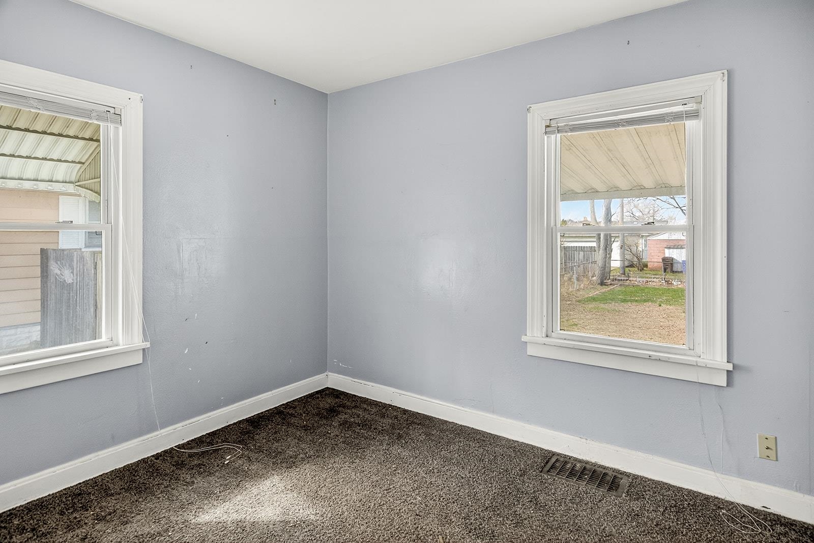 2823 Ridgeway Avenue Rockford, IL 61101 - Photo 22 of 28 an empty room with a window