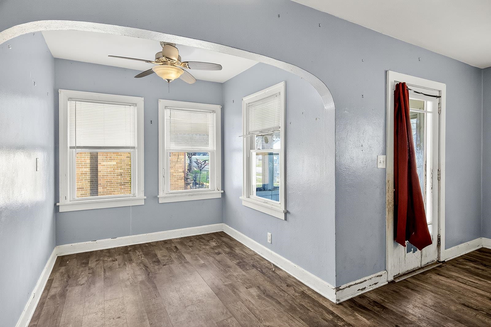 2823 Ridgeway Avenue Rockford, IL 61101 - Photo 8 of 28 an empty room with windows and closet