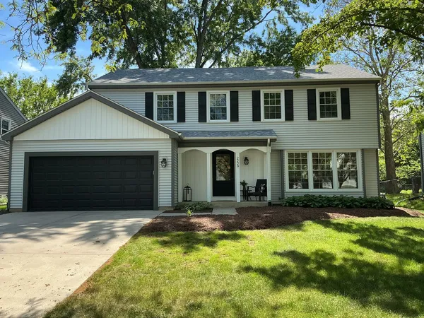 $650,000 | 2229 Woodland Circle, Naperville, IL 60565
