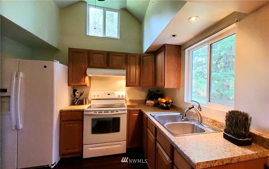 4146 Mayvolt Road Southeast Port Orchard, WA 98366 - Photo 4 of 20 Gallery Image 4