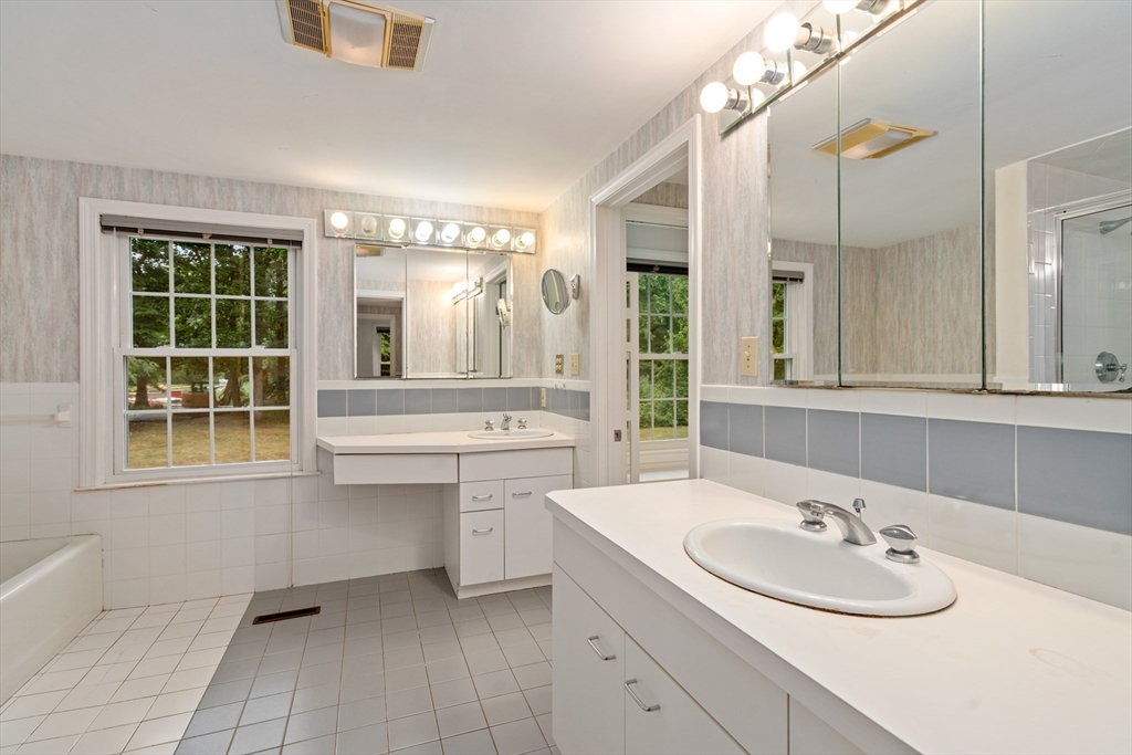 10 Radcliffe Road Weston, MA 02493 - Photo 23 of 41