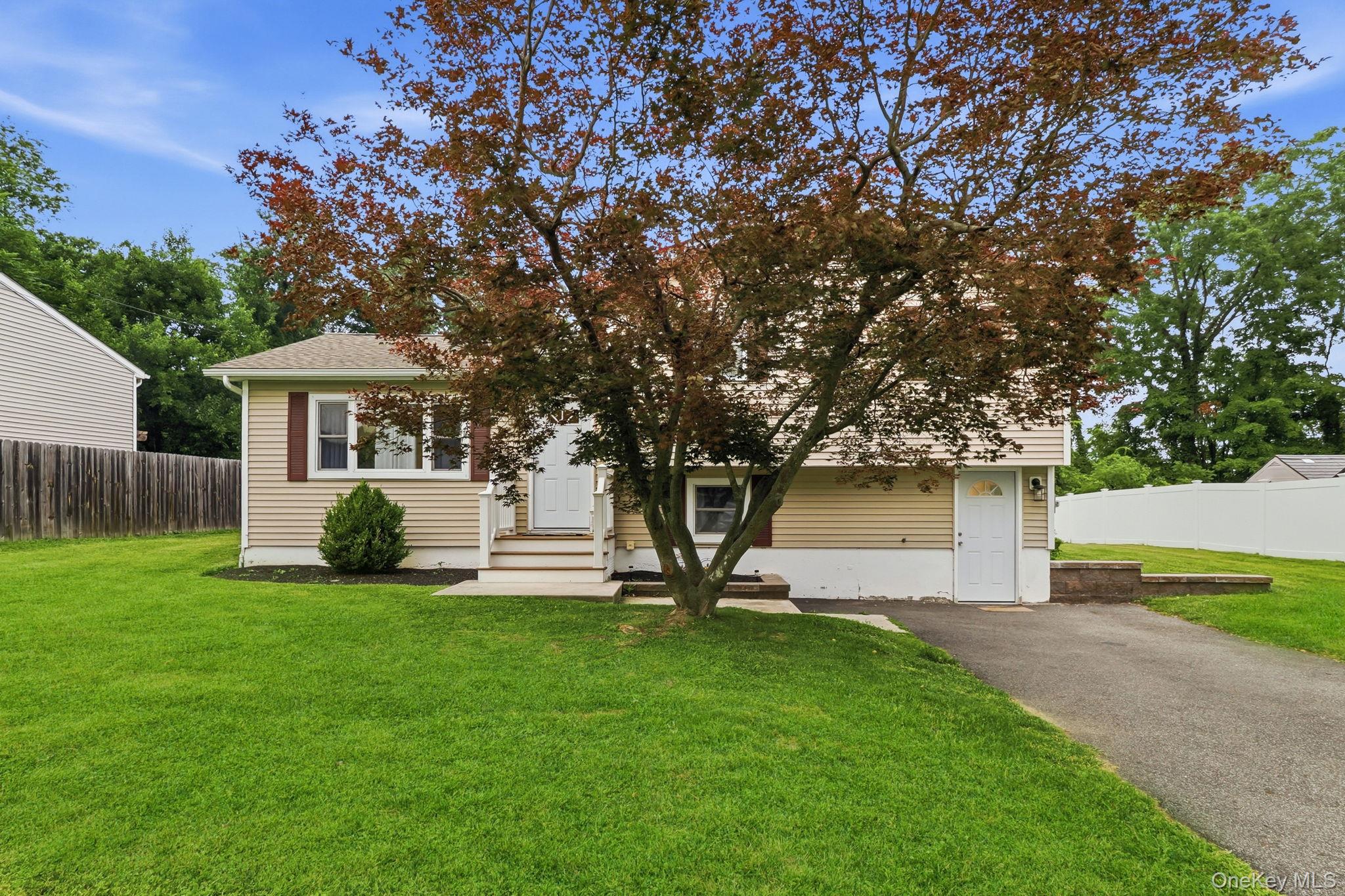 47 Riverview Drive Fishkill, NY 12524 - Photo 1 of 27 WELCOME!