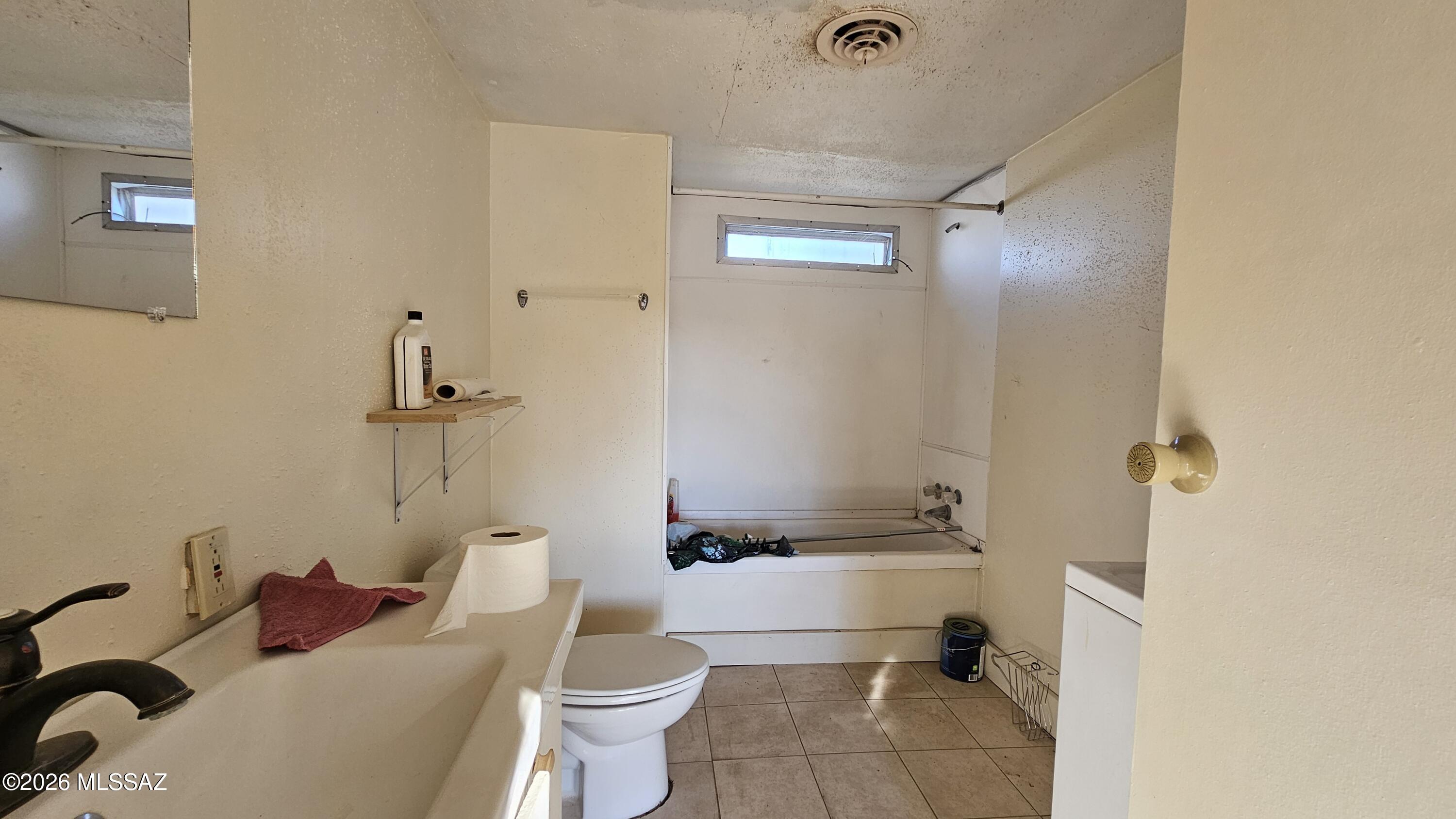 7430 West Bopp Road Tucson, AZ 85735 - Photo 16 of 37 Hall Bath