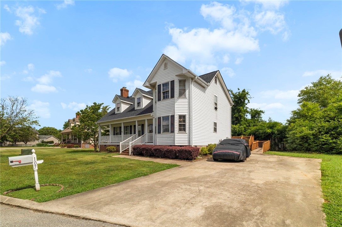 107 Barrington Court Easley, SC 29642 - Photo 2 of 36