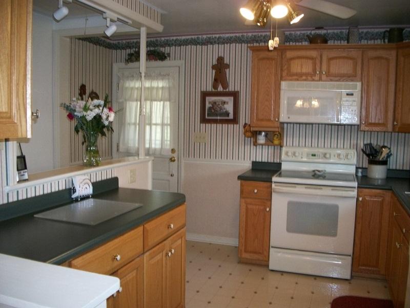 2829 Rhodes Avenue Vinton, VA 24179 - Photo 14 of 24 Kitchen