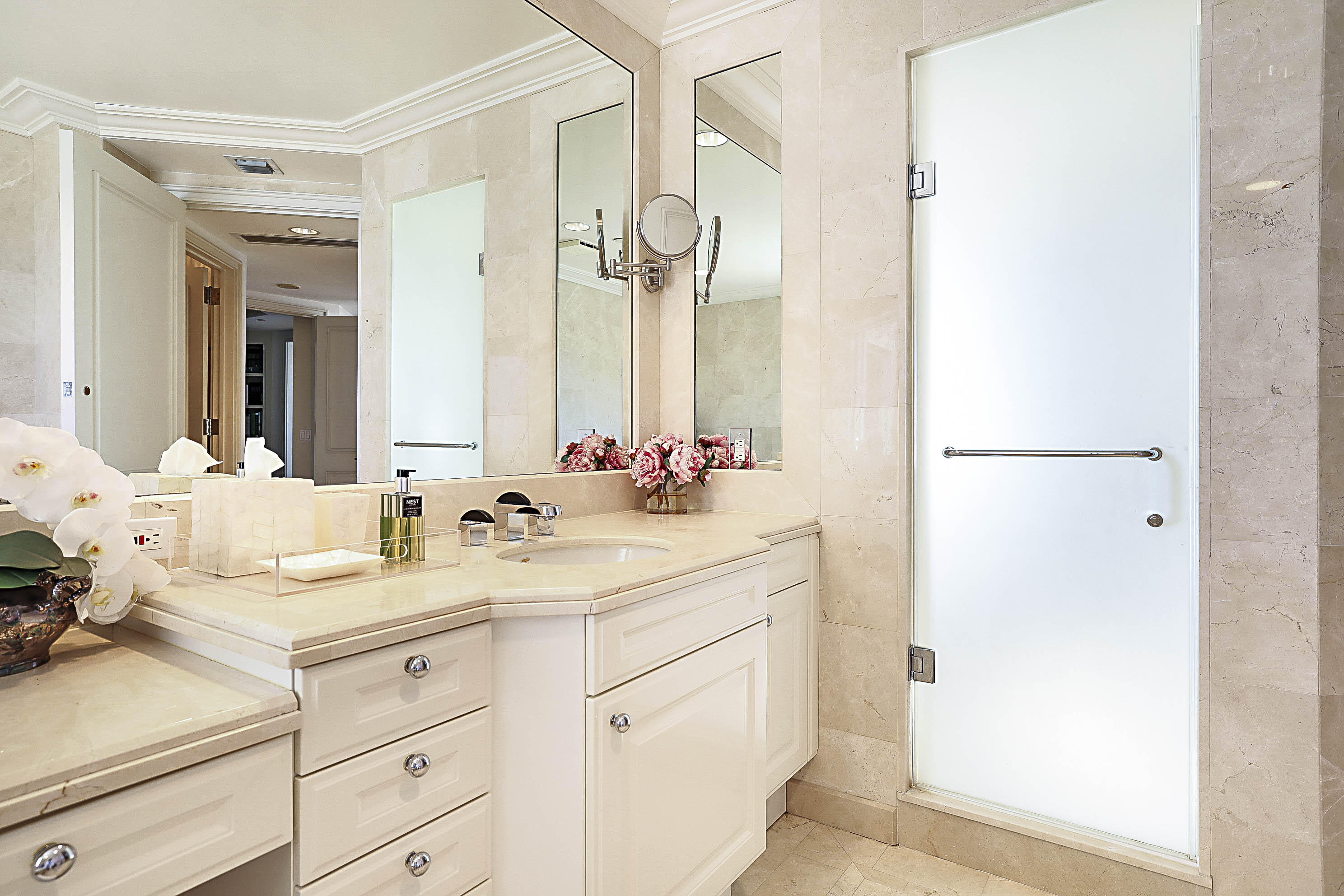 19950 South Beach Road, Unit 4 Tequesta, FL 33469 - Photo 12 of 56 a bathroom with a sink and a mirror