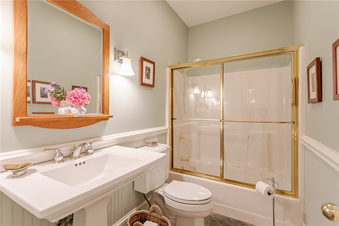 255 Totem Trail Irondequoit, NY 14617 - Photo 12 of 48 Remodeled first floor full Bath with wainscoting,