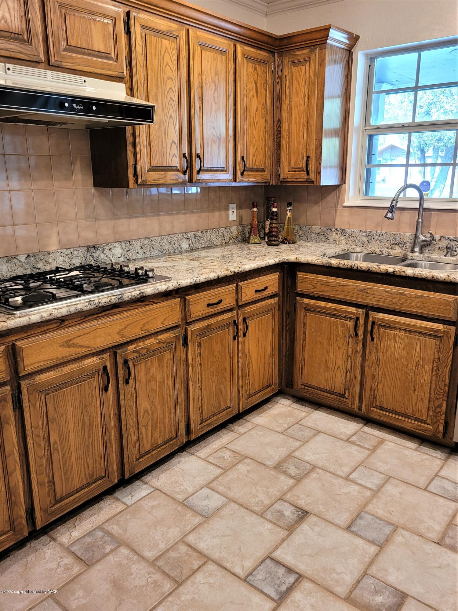 3305 Reeder Drive Amarillo, TX 79121 - Photo 11 of 25 Kitchen