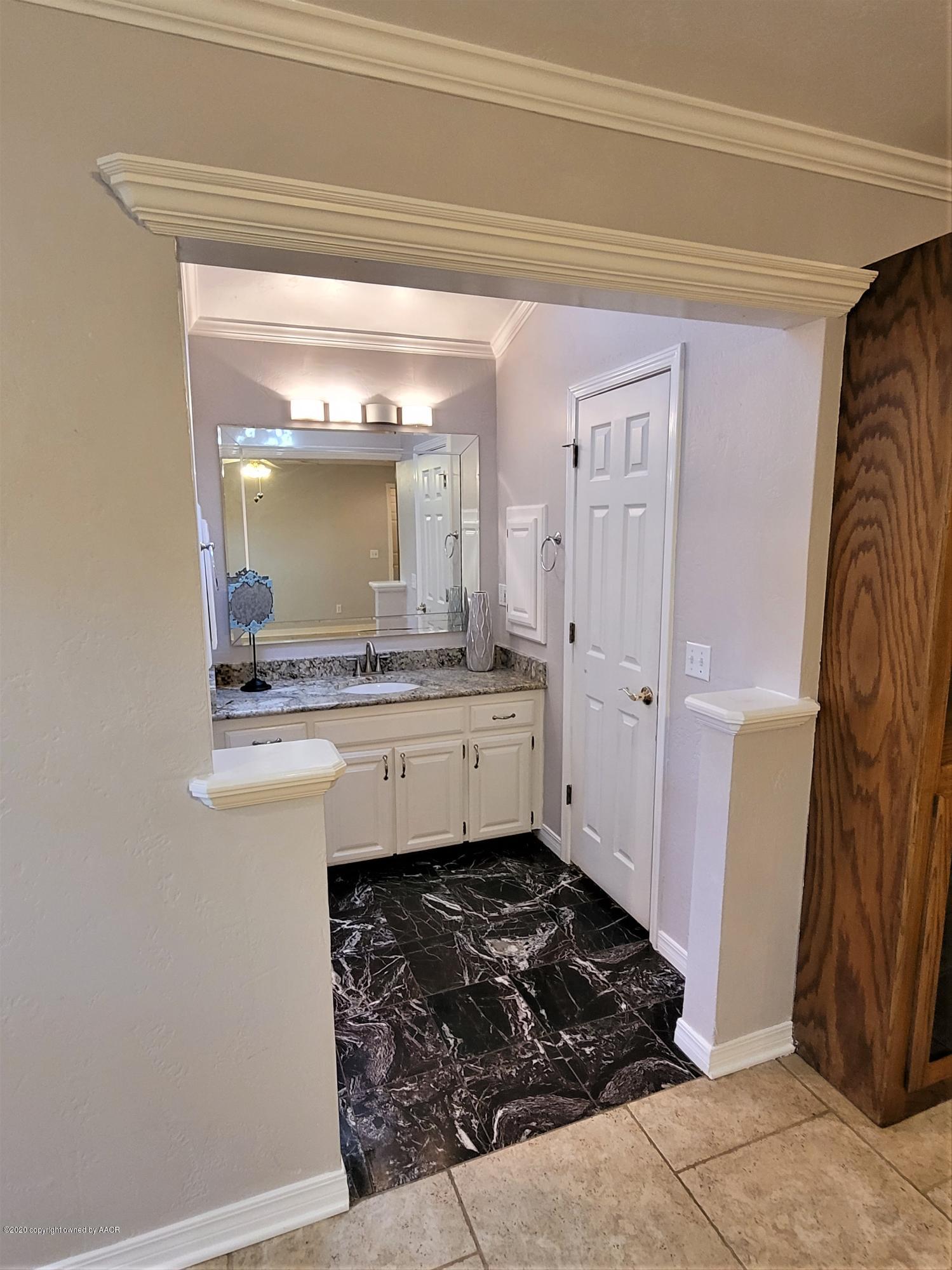 3305 Reeder Drive Amarillo, TX 79121 - Photo 14 of 25 Master Bathroom