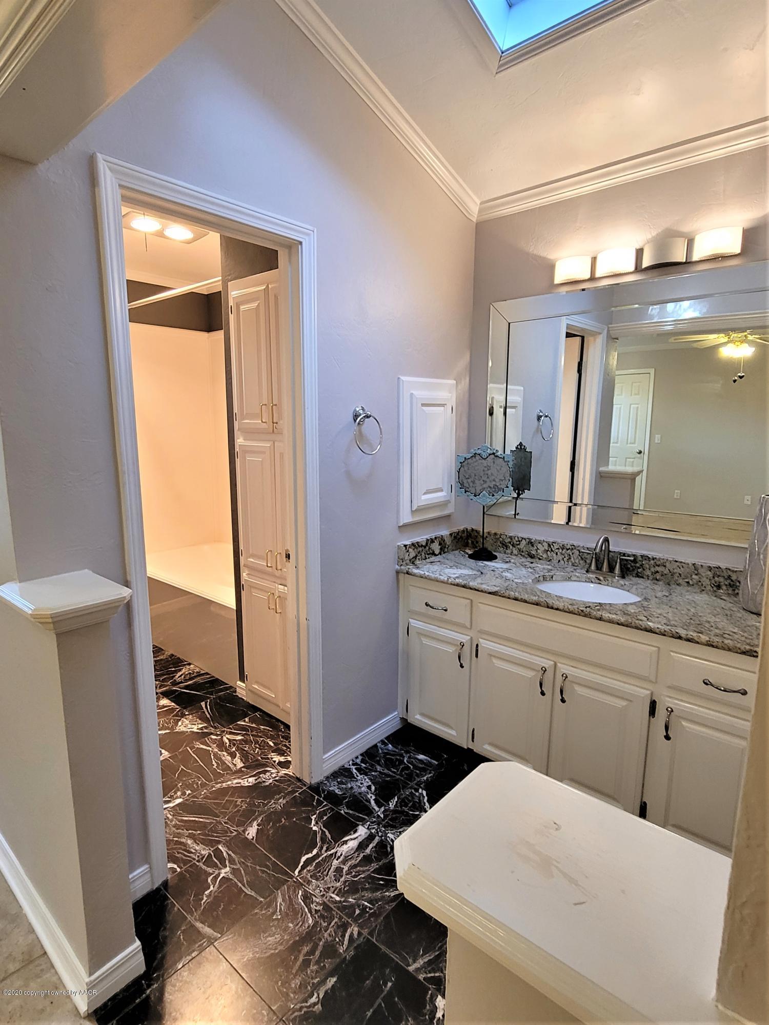 3305 Reeder Drive Amarillo, TX 79121 - Photo 15 of 25 Master Bathroom