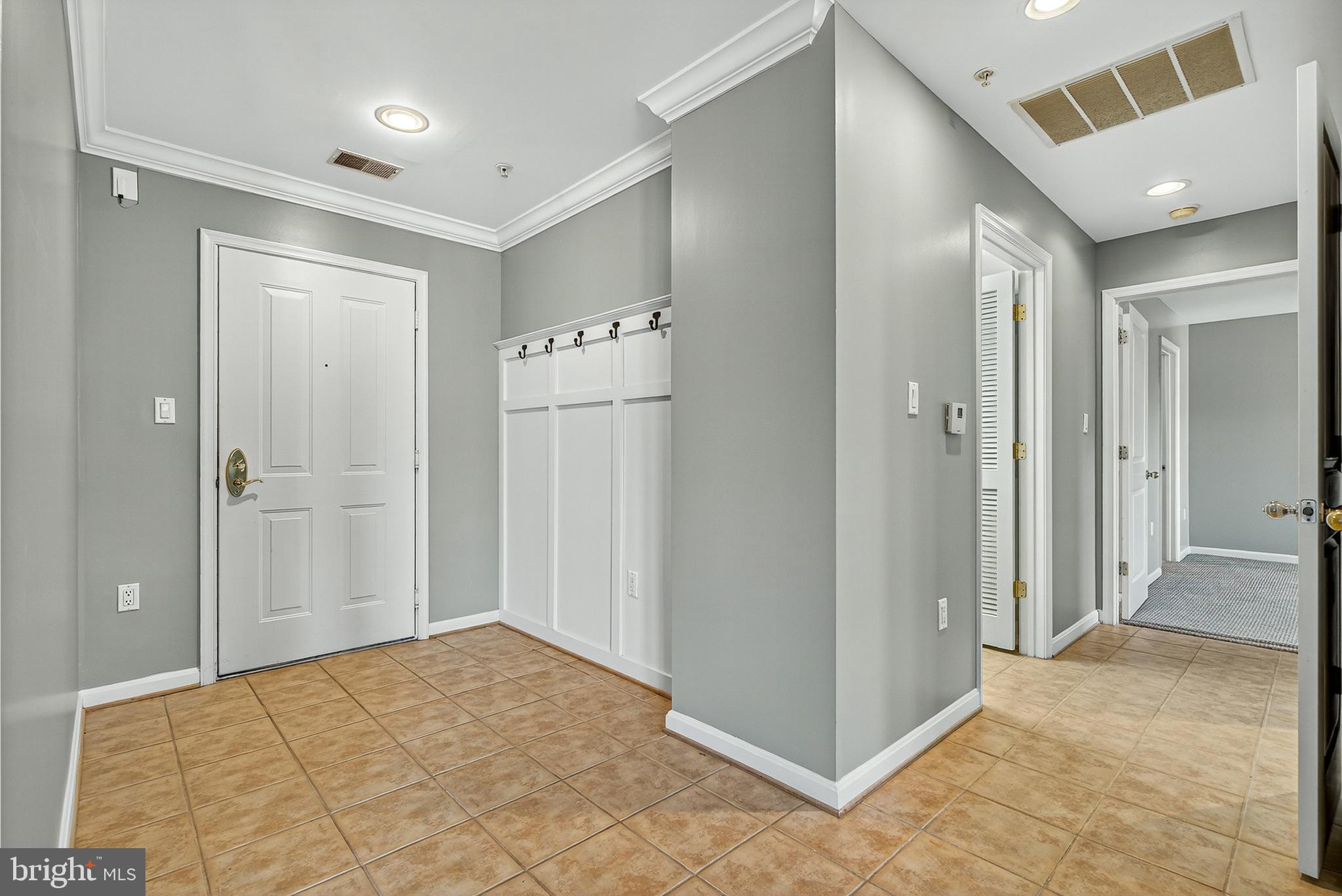 9500 Sidebrook Road, Unit 304 Owings Mills, MD 21117 - Photo 4 of 37 Foyer