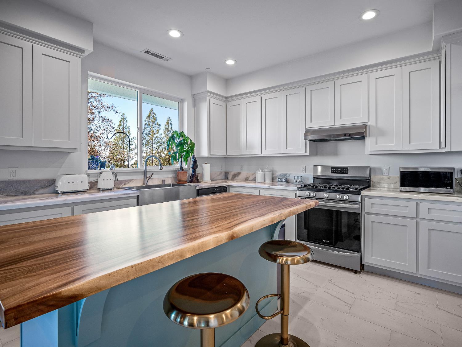 5915 Traverse Creek Road Garden Valley, CA 95633 - Photo 15 of 36