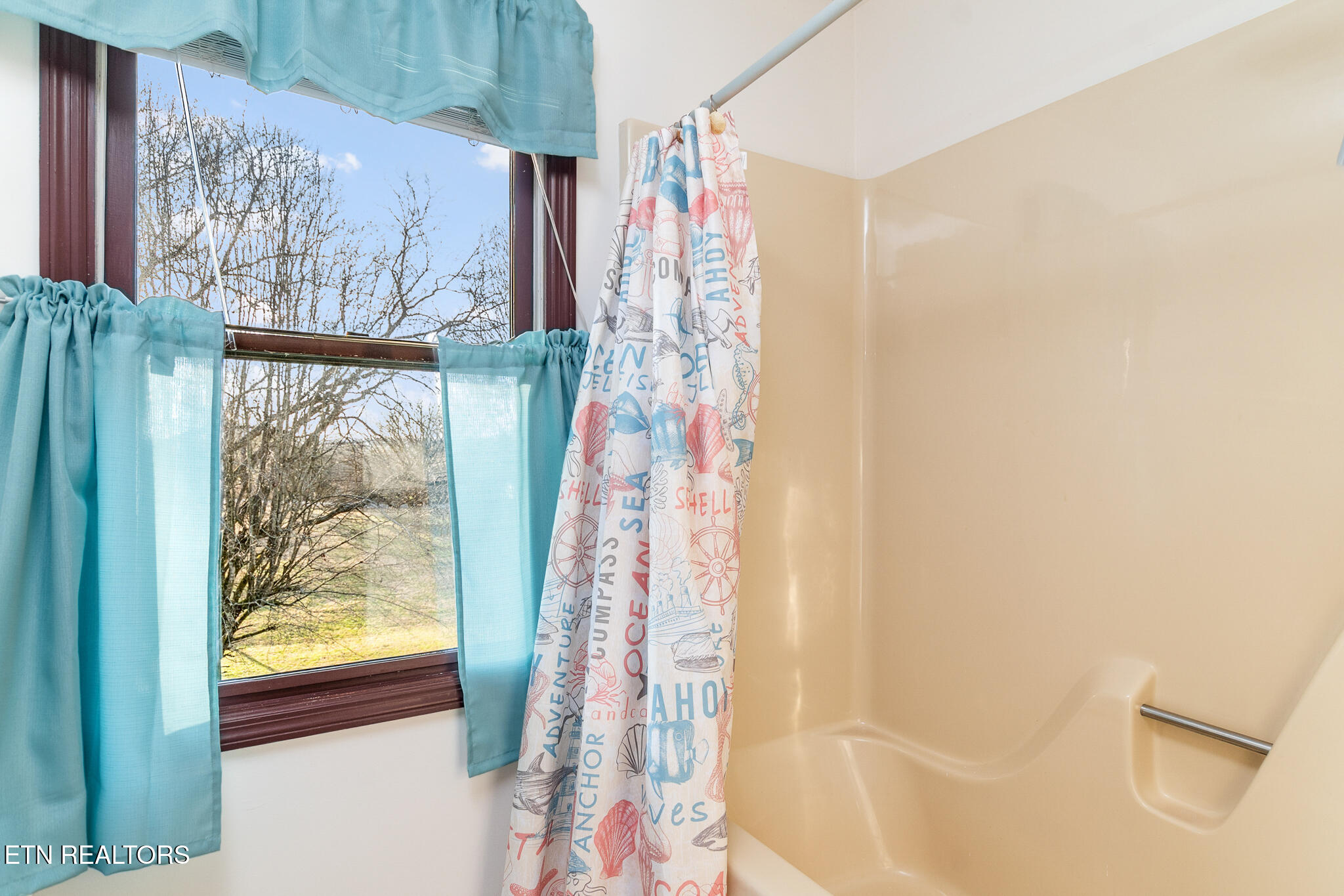 227 Lone Ridge Lane Clinton, TN 37716 - Photo 28 of 58 Bathroom 2