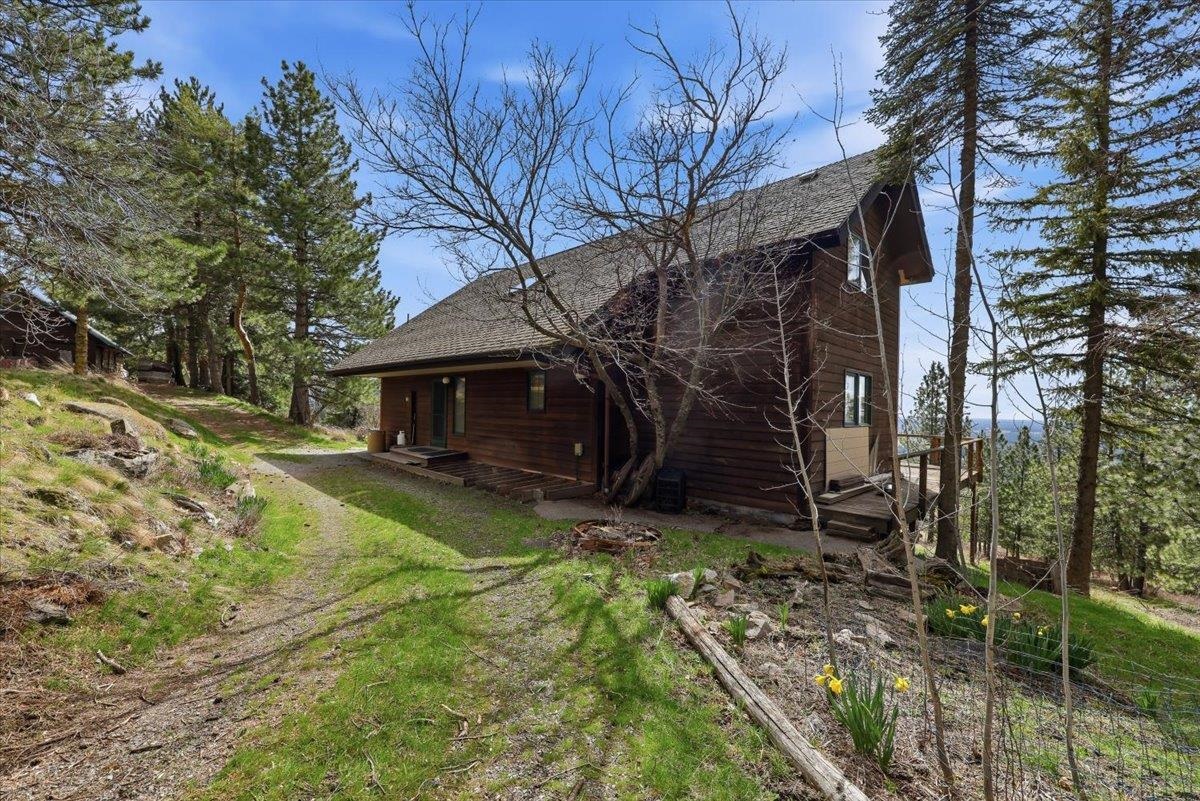 6304 East Custer Lane Spokane, WA 99223 - Photo 2 of 31