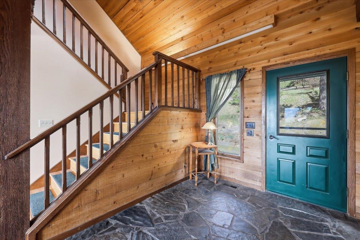 6304 East Custer Lane Spokane, WA 99223 - Photo 4 of 31