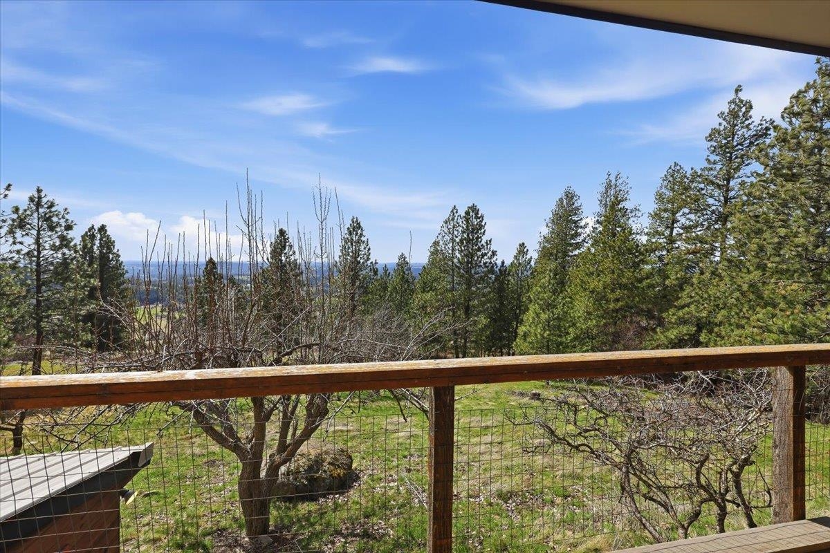 6304 East Custer Lane Spokane, WA 99223 - Photo 10 of 31