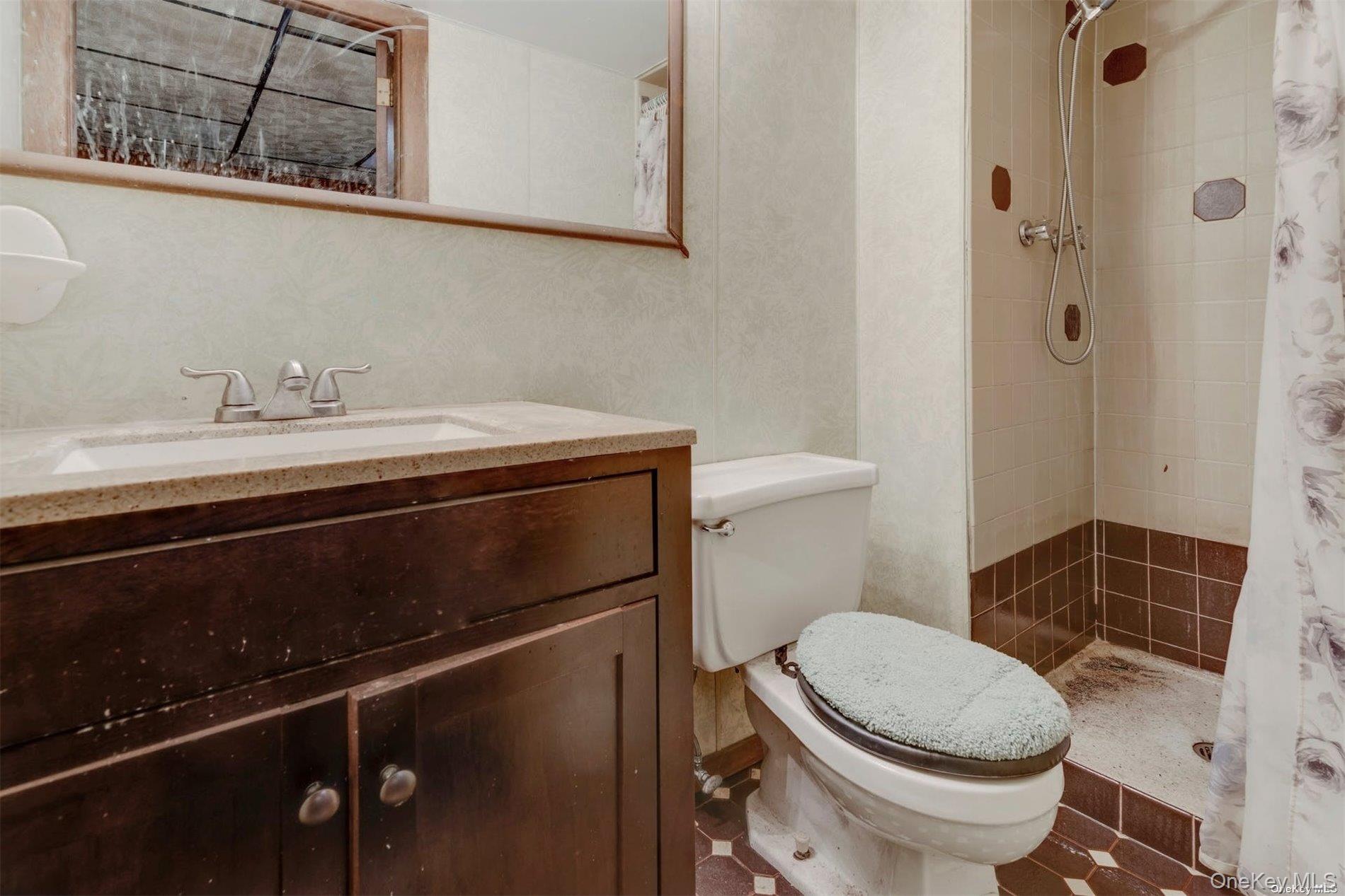 4 Cheshire Road Bethpage, NY 11714 - Photo 18 of 28