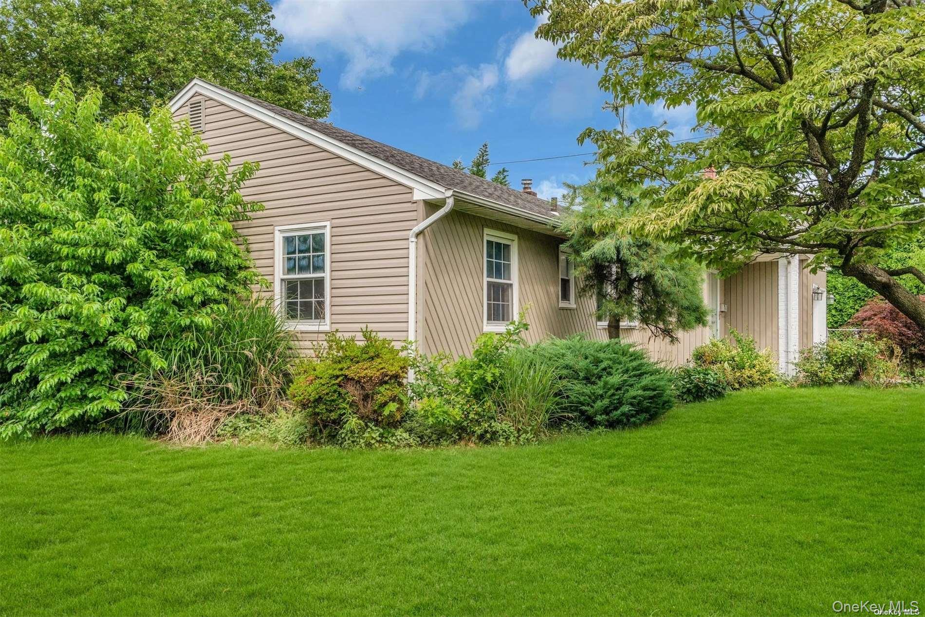 4 Cheshire Road Bethpage, NY 11714 - Photo 5 of 28