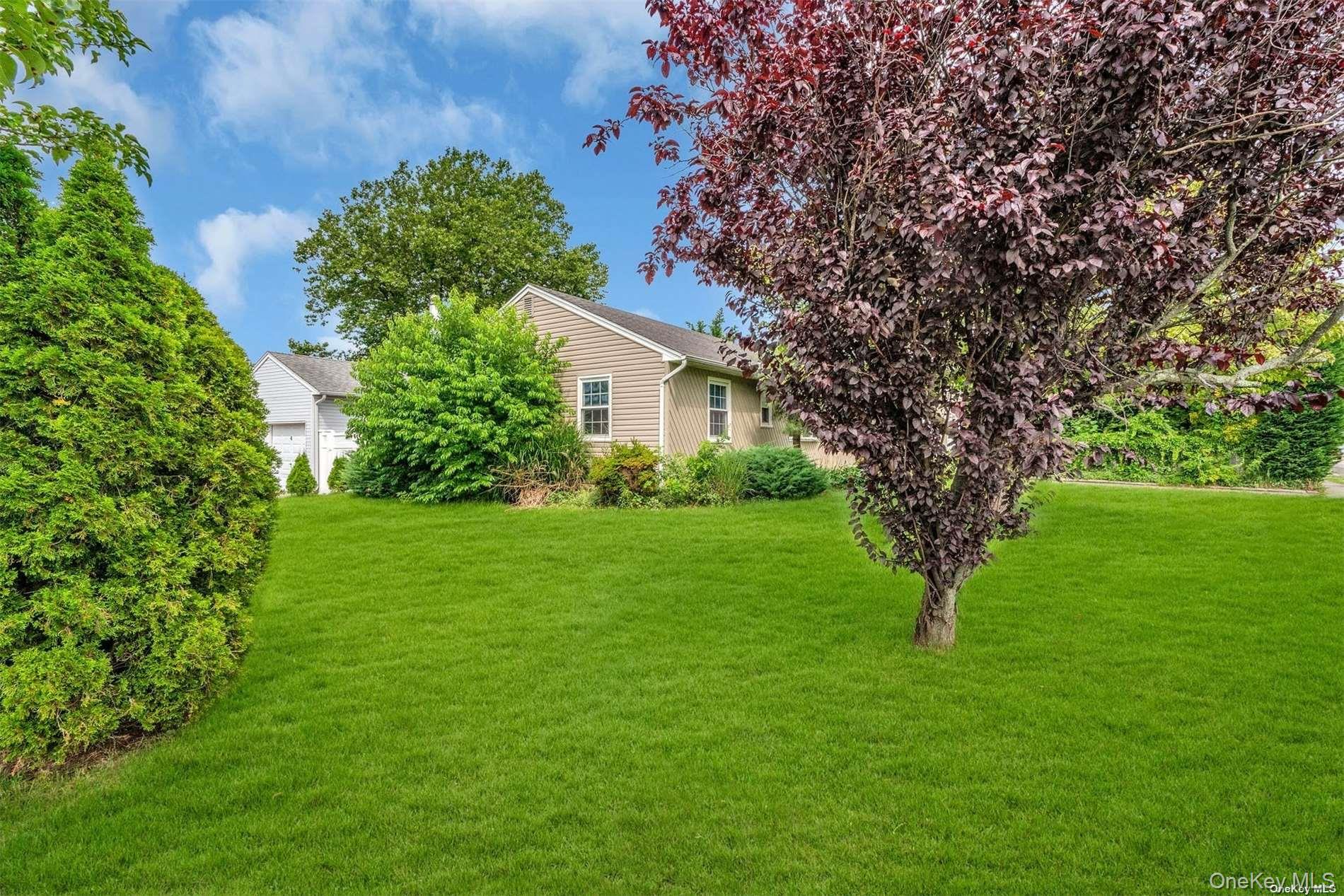 4 Cheshire Road Bethpage, NY 11714 - Photo 8 of 28