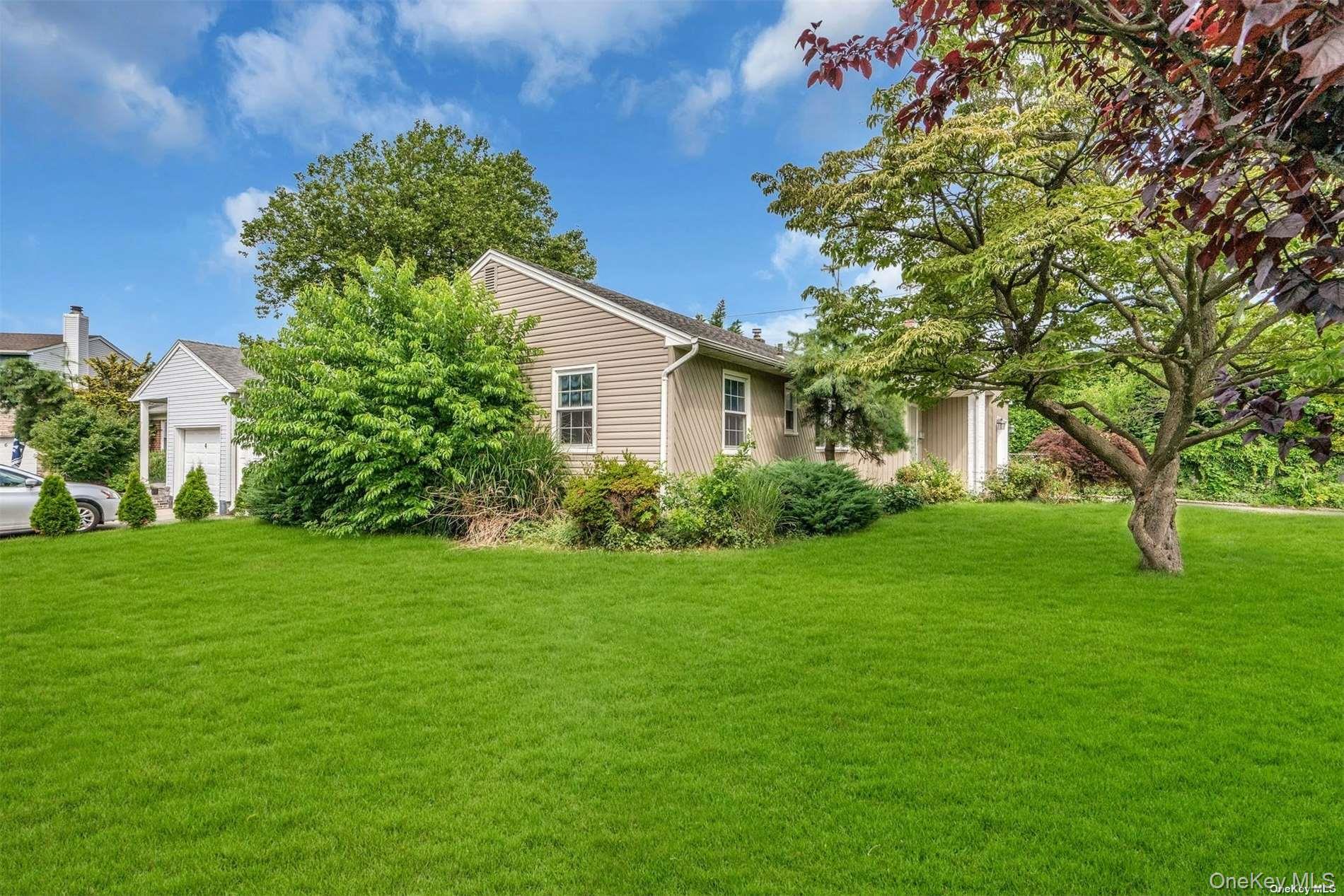 4 Cheshire Road Bethpage, NY 11714 - Photo 9 of 28