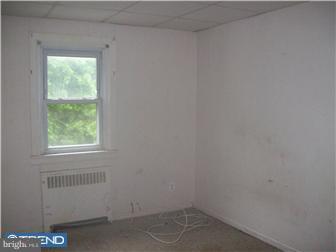 327 Copley Road Upper Darby, PA 19082 - Photo 8 of 11
