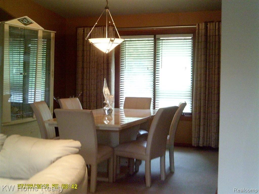 36875 Valley Ridge Drive Farmington, MI 48331 - Photo 8 of 19 Valley Ridge Dining Room.jpg