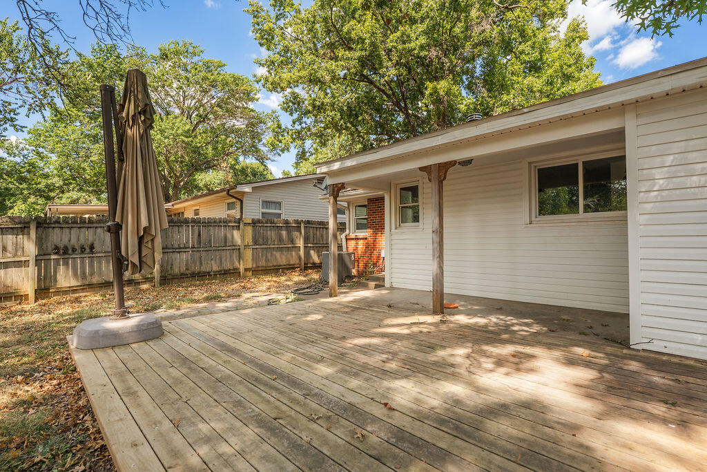 2134 East Crestview Street Springfield, MO 65804 - Photo 35 of 37 Backyard