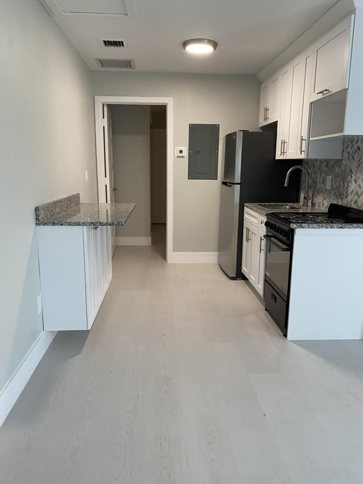 3901 Gulfstream Road, Unit 2B Lake Worth Beach, FL 33461 - Photo 11 of 14 thumbnail_IMG_1104