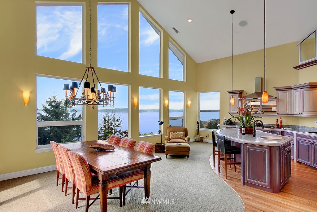 4057 57th Avenue Southwest Seattle, WA 98116 - Photo 2 of 15