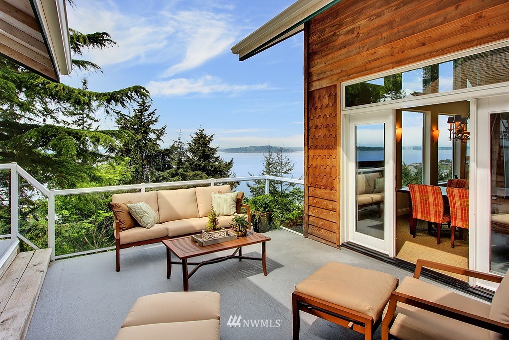 4057 57th Avenue Southwest Seattle, WA 98116 - Photo 5 of 15