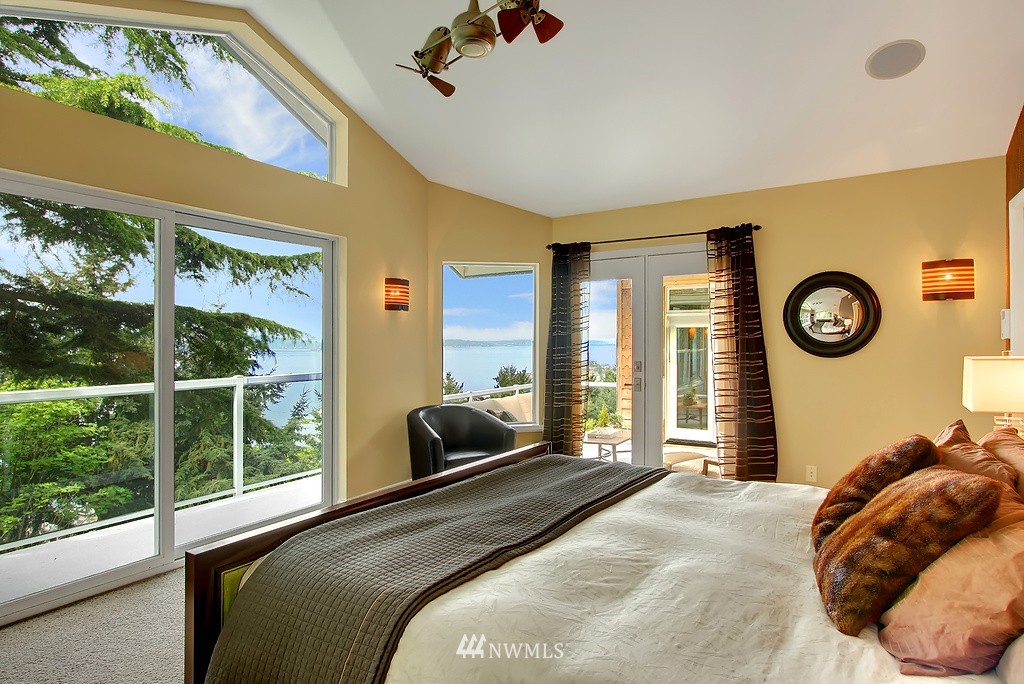 4057 57th Avenue Southwest Seattle, WA 98116 - Photo 8 of 15