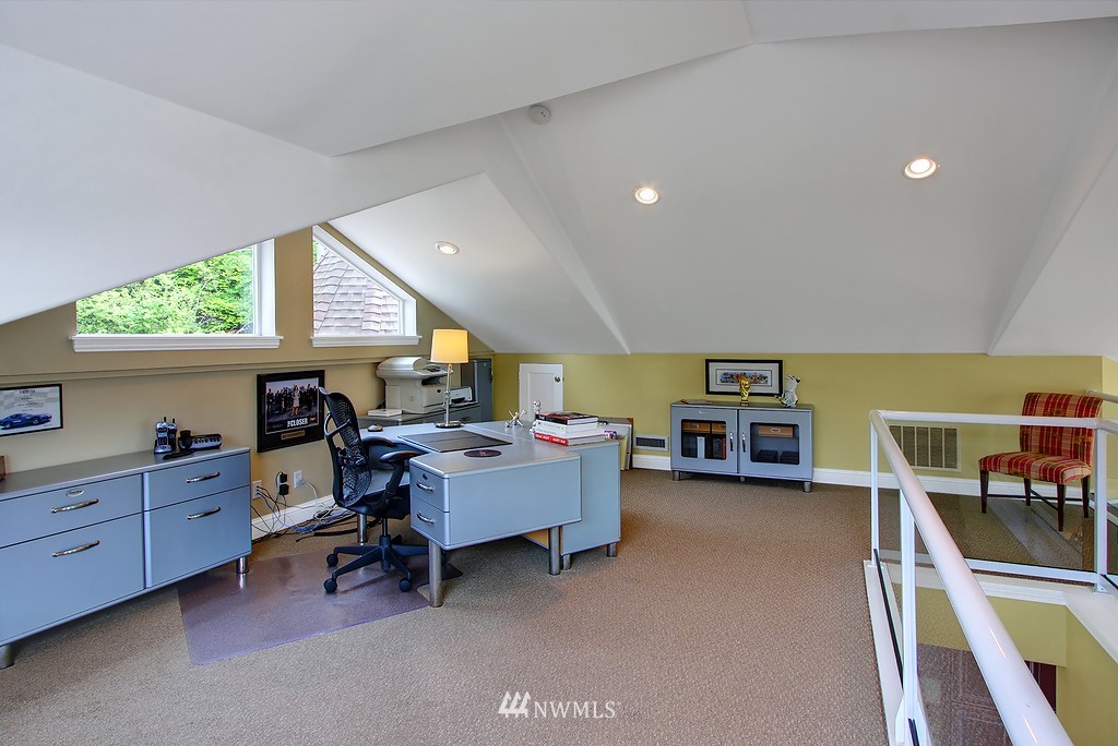 4057 57th Avenue Southwest Seattle, WA 98116 - Photo 10 of 15