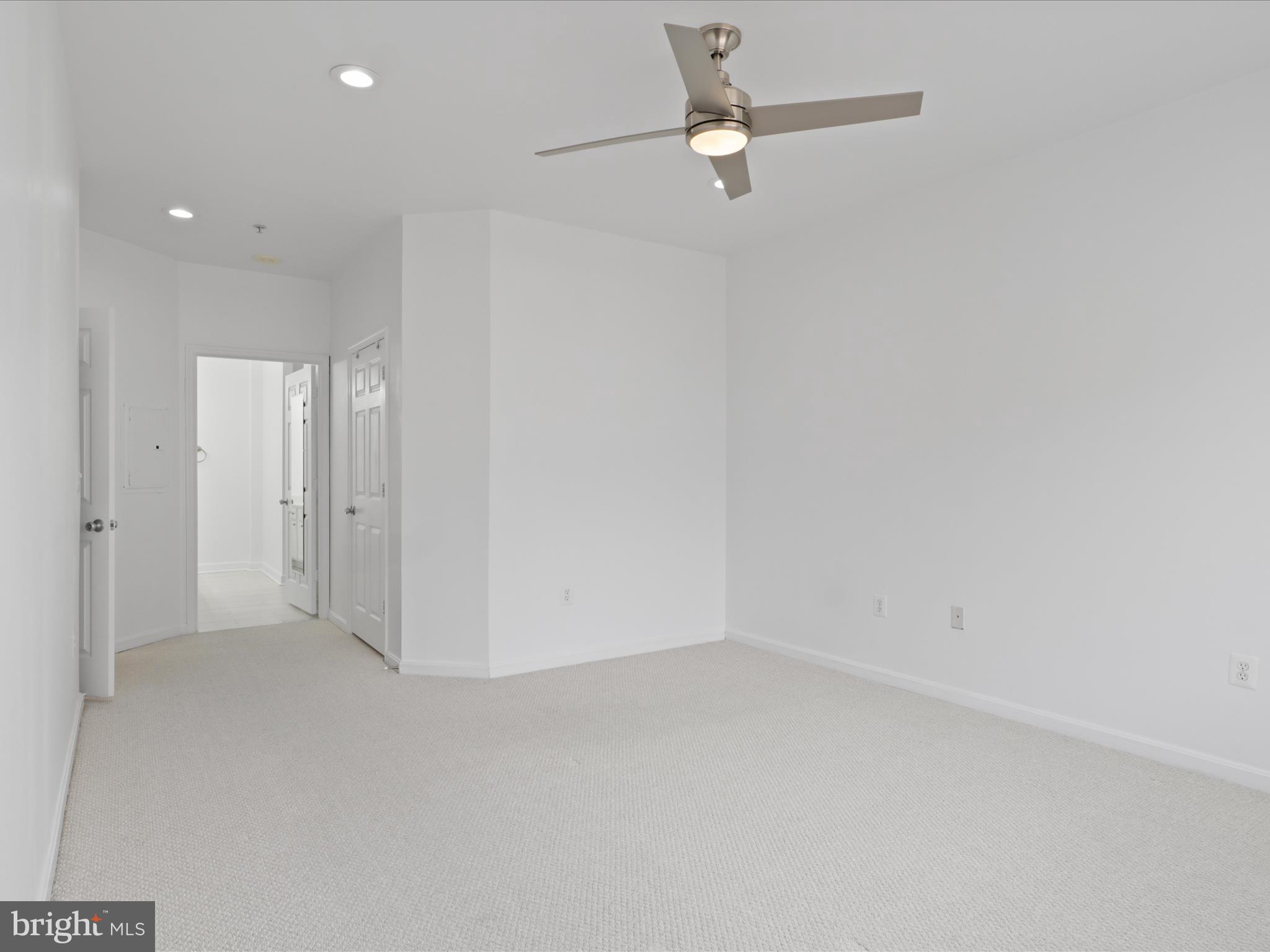 3830 9th Street North, Unit PH3E Arlington, VA 22203 - Photo 25 of 44 an empty room with a ceiling fan and a window