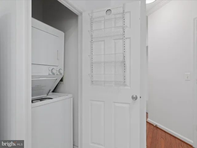 a way to rooms with wooden floor